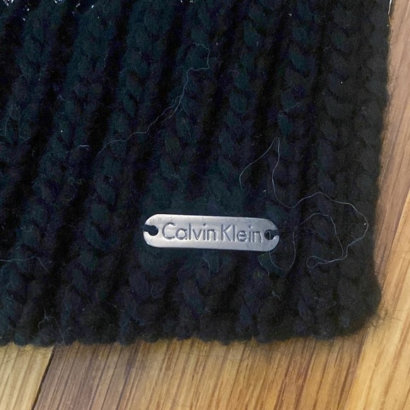 Calvin Klein Women’s Black and Silver Knit Scarf OS - Picture 2 of 7